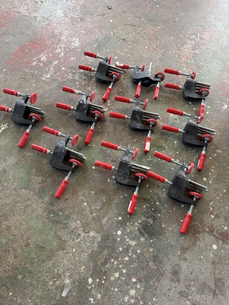 Bessey Tutti gli attrezzi: Bessey Türfuttermontage Zwingen – Usato da Höfen b. Thun venduto da luckystreet 1