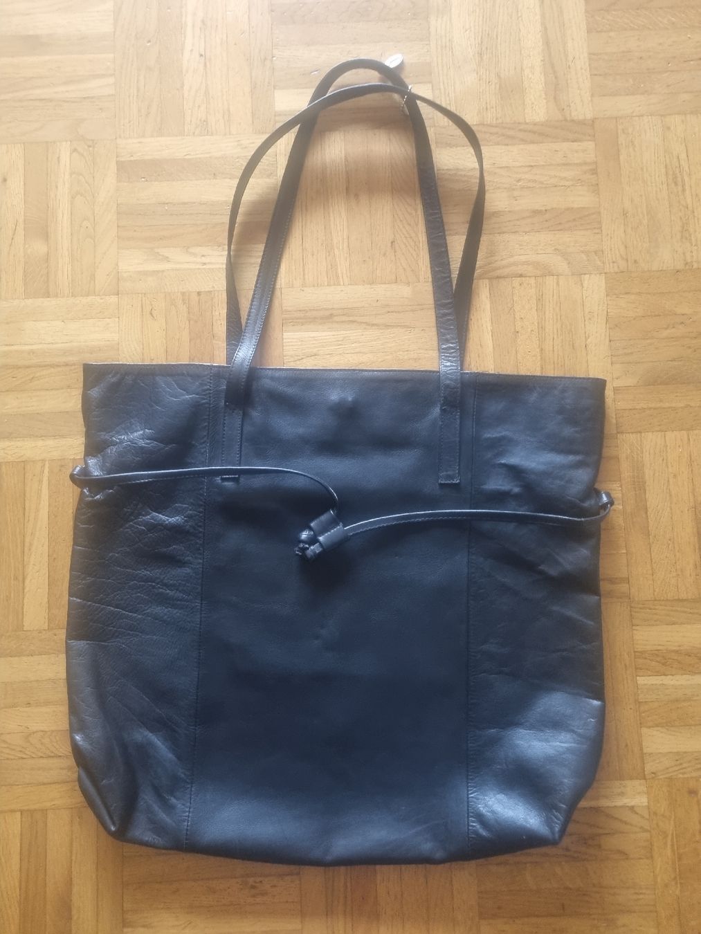 Borse da donna: Sac fourre-tout en cuir noir – Usato da Les Cullayes venduto da yan_nvn9