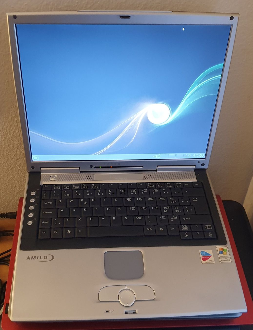 Fujitsu Notebook: Fujitsu Amilo M7400, Bodi Linux – Usato da Winterthur venduto da E-Frosch