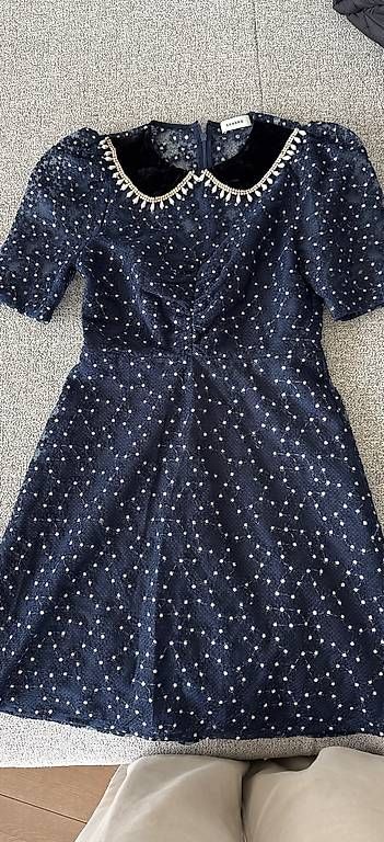 Sandro Vestiti: Dunkelblaues Spitzenkleid mit Perlen Sandro Paris in Gr. 34 – Nuovo (secondo la descrizione) da Dietikon venduto da lui_v6cj