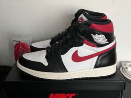Jordan 1 Retro High Black Gym Red   (Gr. 42.5)