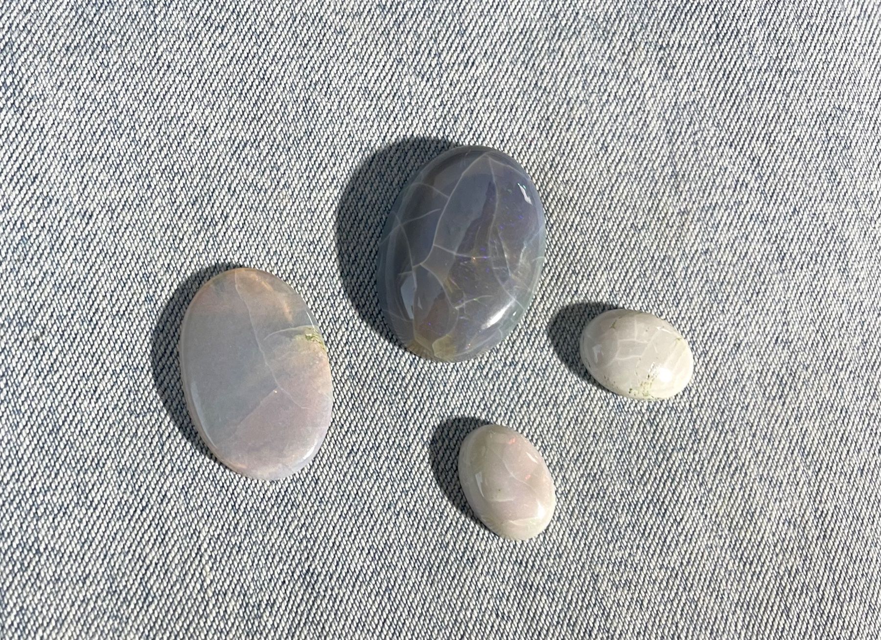 Fossili: Cabochons    aus Australien    4x Einzelstücke    echt OPAL – Nuovo e nell'imballaggio originale da Leuggern venduto da gemshow 7