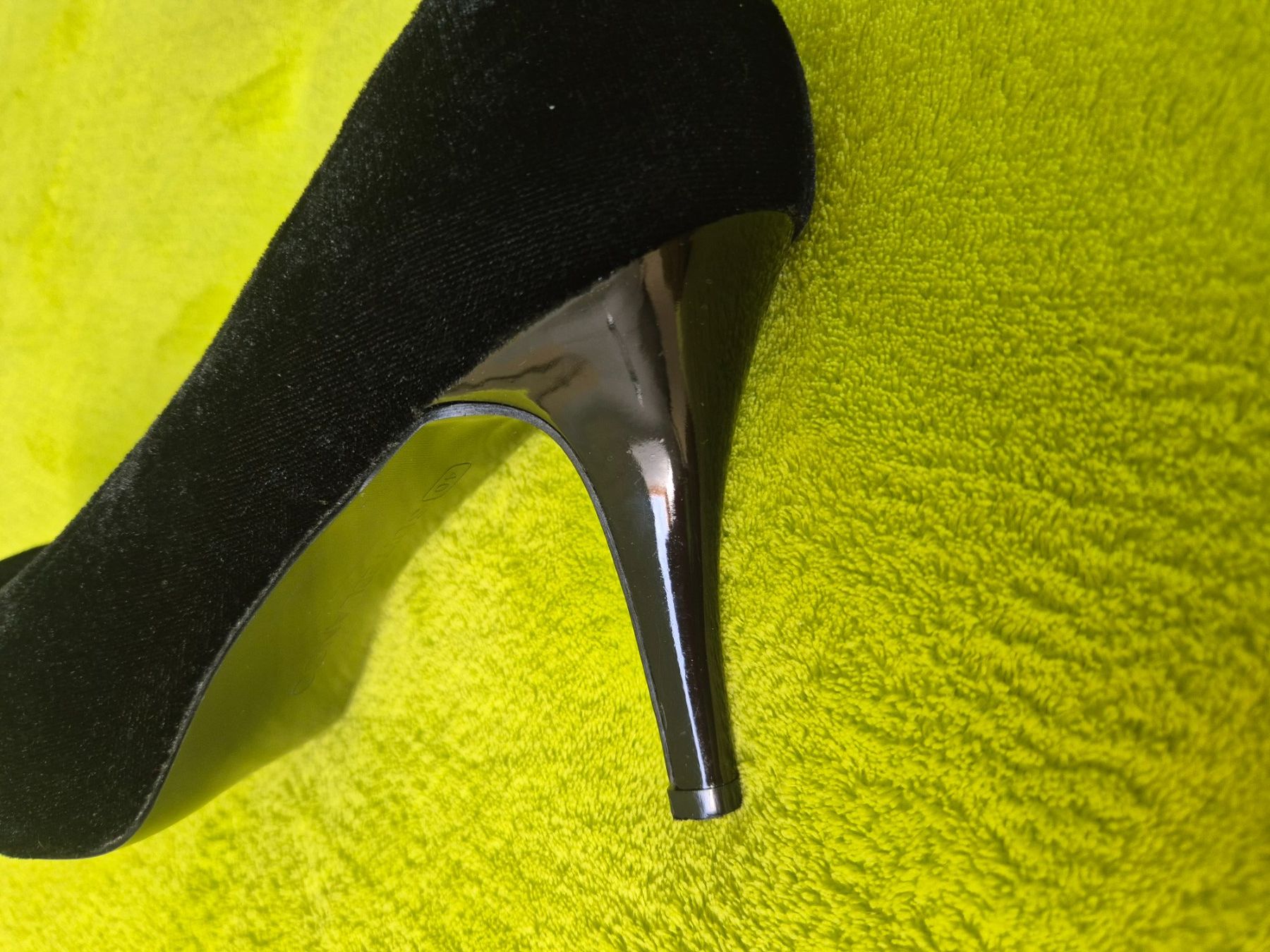 Scarpe da donna: Elegante Samt Pumps, Schwarz, Grösse 40 – Usato da Winterberg ZH venduto da Gemini63 4