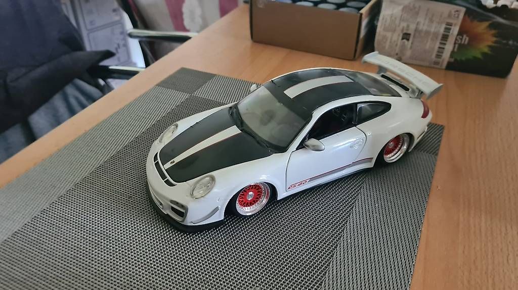 Modellini d'auto: PORSCHE MODELL 911 1:18 – Usato da Ittigen venduto da ROCKY1964 2