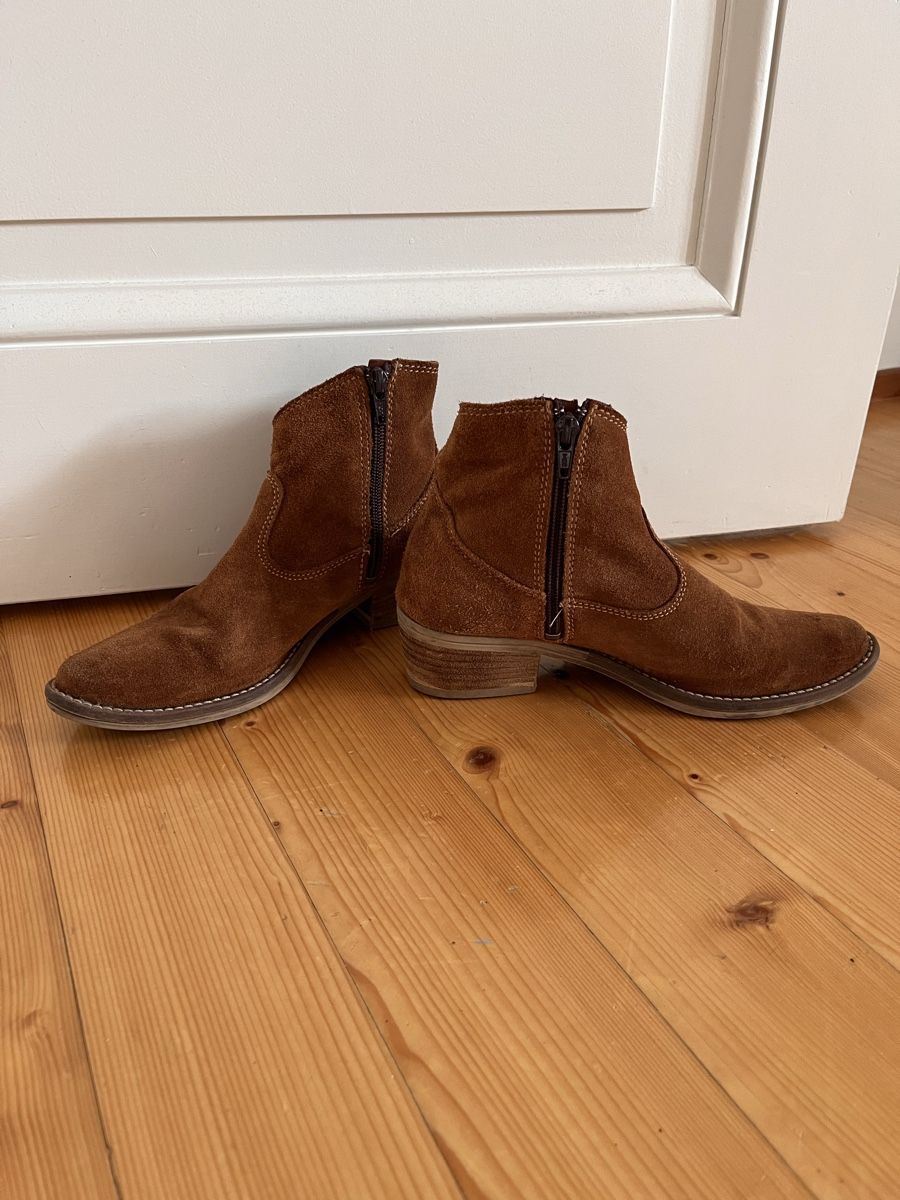 Tamaris Chaussures femmes: Wildlederstiefel mit Fransen, Grösse 37 – D'occasion à Basel par fri_9wvb 1