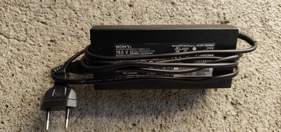 Sony Caricabatterie: Netzteil Sony 19,5V – Usato da Sigriswil venduto da Ricola1977