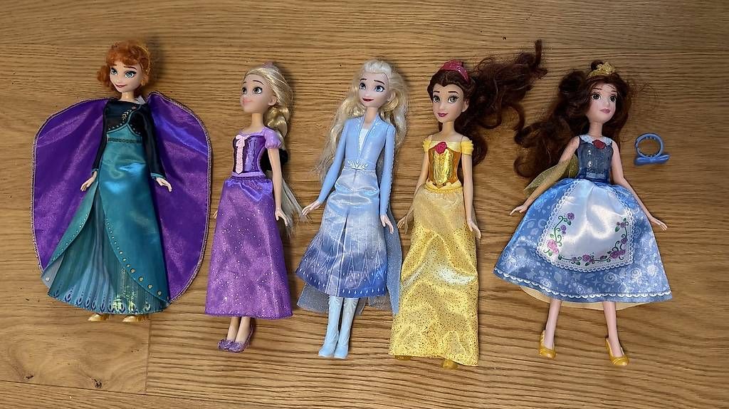 Puppen: DISNEY Barbies (5 Stk) – Gebraucht aus Jona von sabi_7