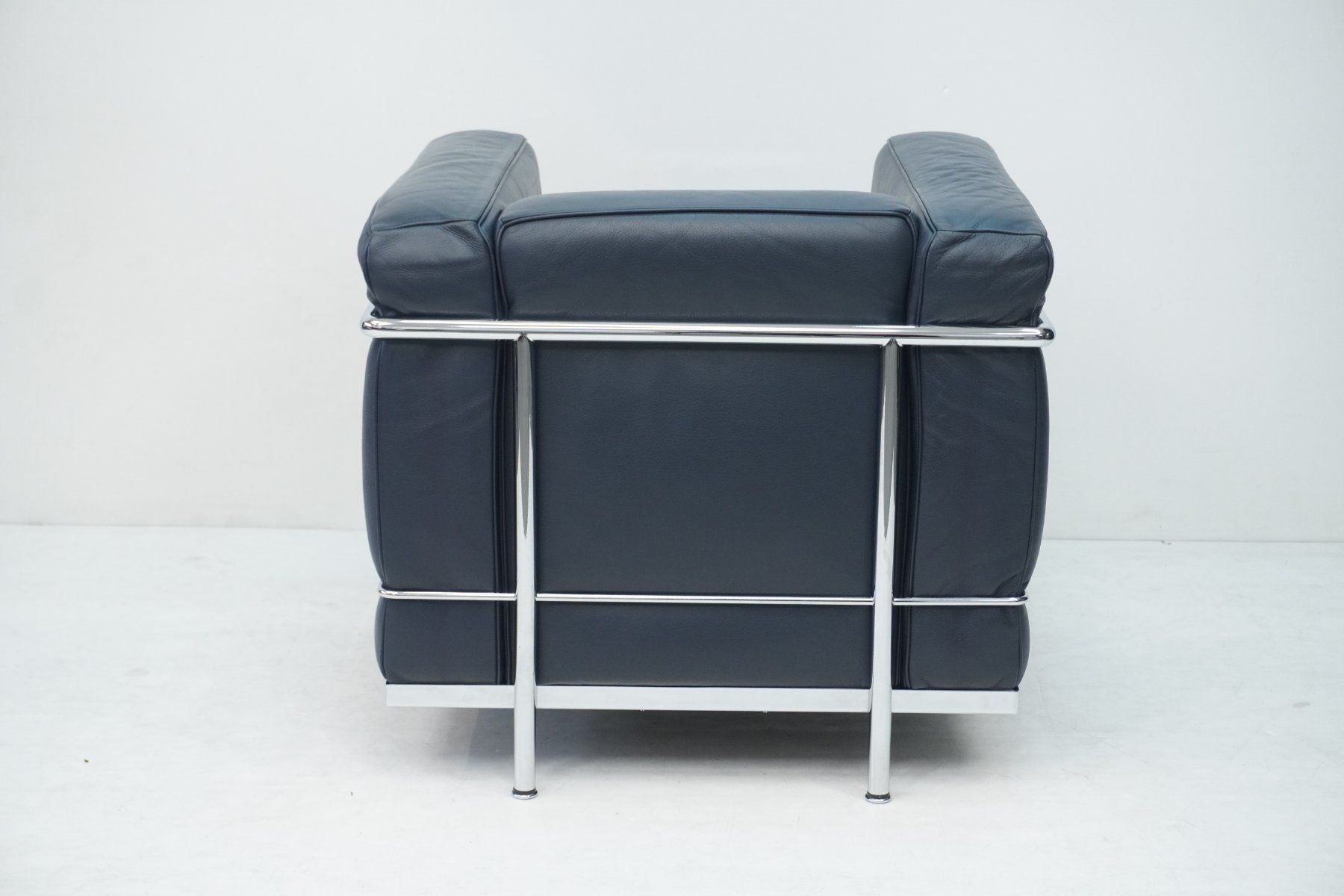 Cassina Sessel: Cassina LC2 Sessel Le Corbusier Leder dunkelblau – Gebraucht aus Bad Zurzach von QLASSIQ 4