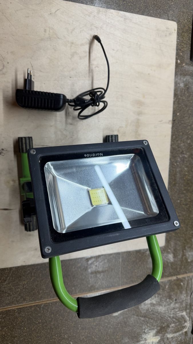 Fari: Nordride LED Akku Baustrahler 20W – Usato da Rubigen venduto da white-out