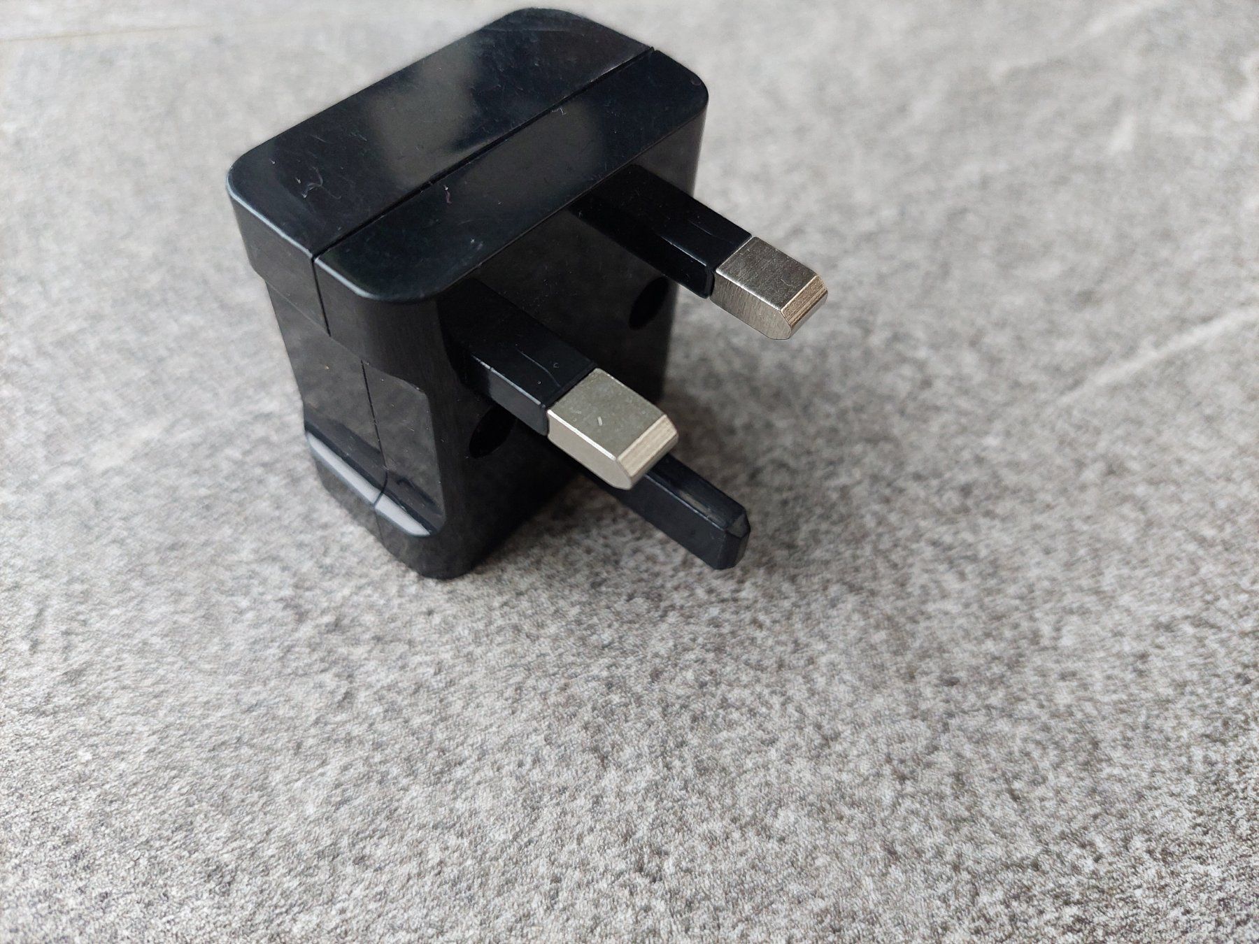 Unità & Adattatore: US -Adapter mit UK - Stecker – Usato da Wiesendangen venduto da troawus 2