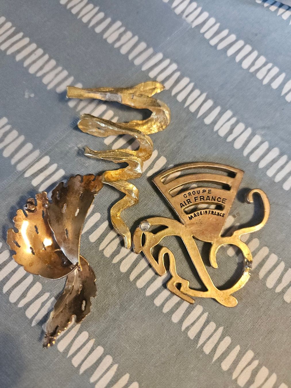 Spille & Fermagli: 3 devants de broches Mid century plaquée or – Usato da Thônex venduto da lacomtessedesfees 4