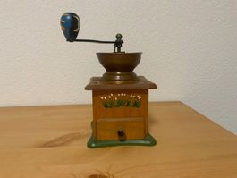 Dekorative Antike Kaffeemühle aus Holz - Handarbeit
