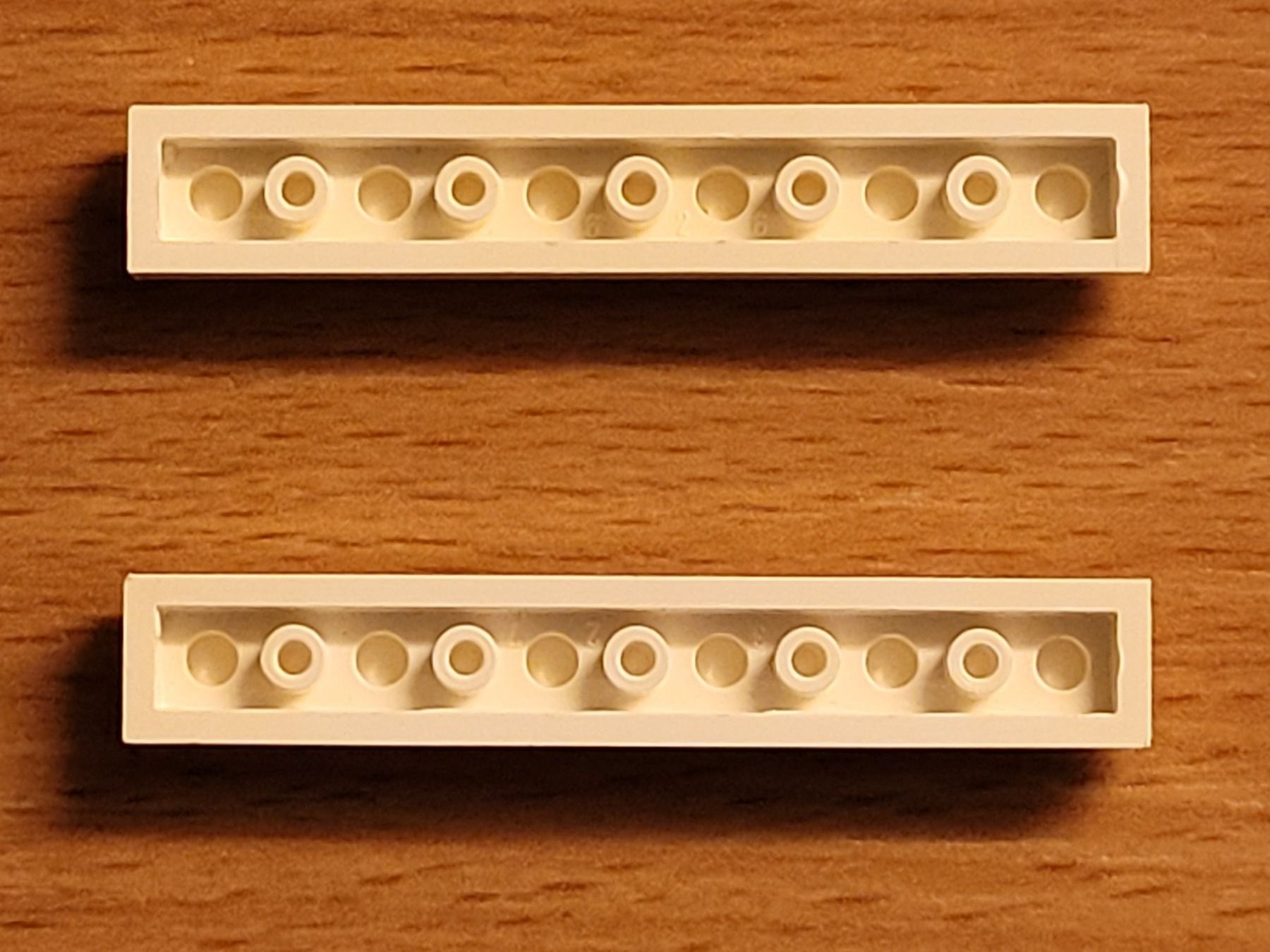 Lego Kit di costruzioni: Lego - 2 pièces blanches plates à 6 tenons – Usato da Payerne venduto da tintin08 1