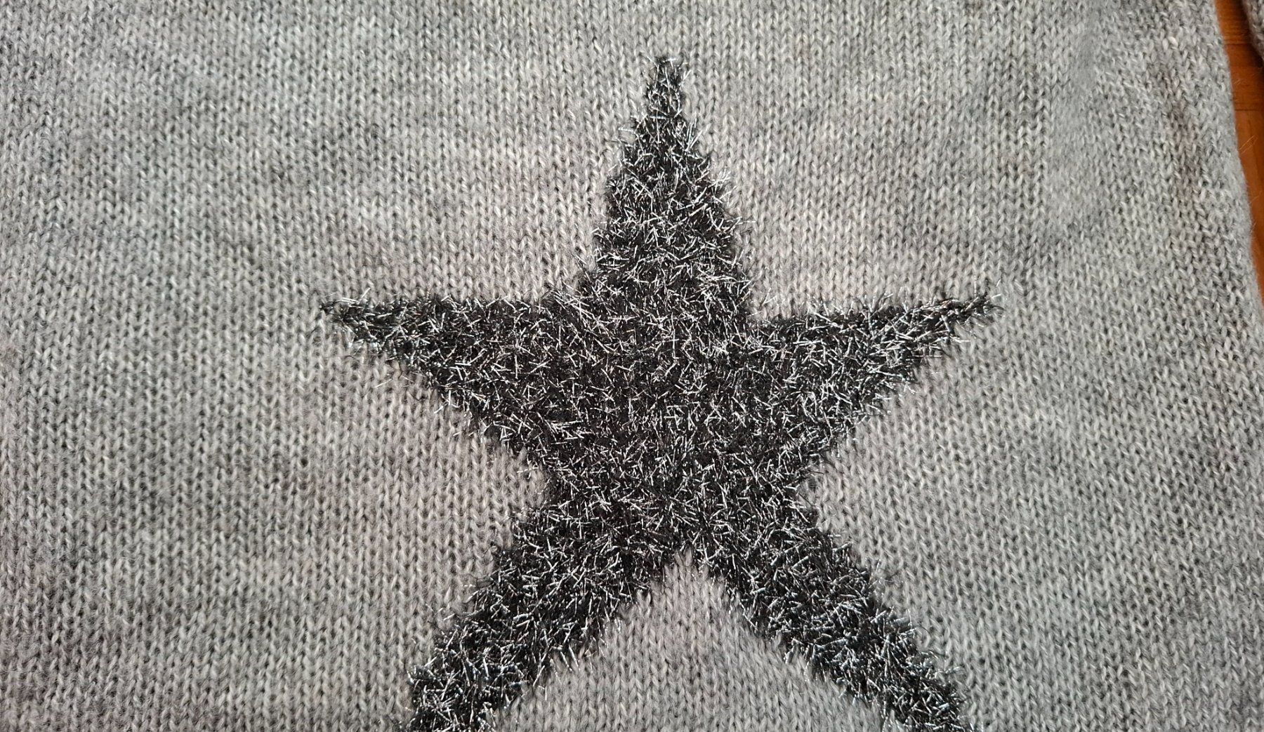 C&A Maglioni & Felpe: Pull Canda gris neuf avec étoiles/Canda-Pullover grau – Nuovo (secondo la descrizione) da Moutier venduto da ant_6dwq 2