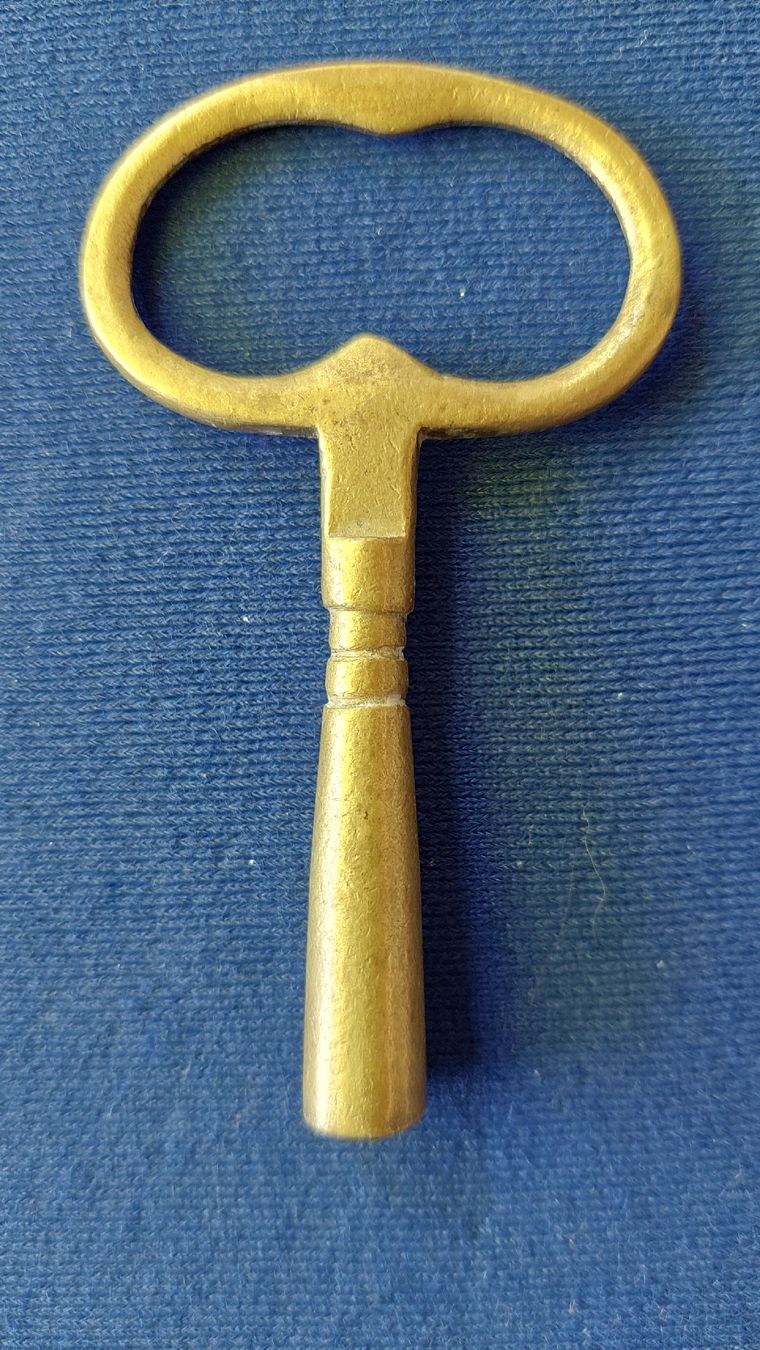 Chiavi: Clef ancienne pour remonter les pendules – Usato da Marsens venduto da jogocade