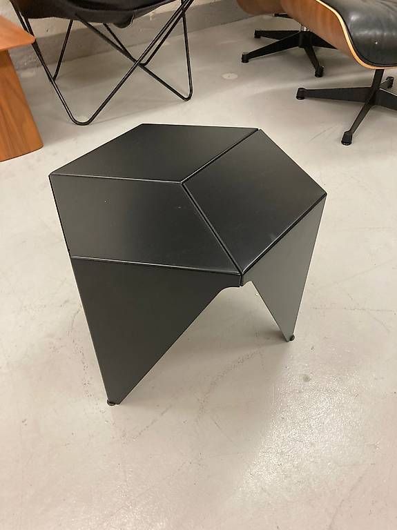 Comodini: Original Vitra Noguchi Prismatic Table  Designklassiker – Usato da Urdorf venduto da Kuoni2002 1