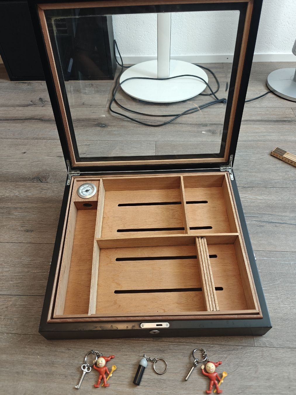 Humidor per sigari: Zigarrenkiste Humidor schwarz – Usato da Luzern venduto da RemsyRainbow 2