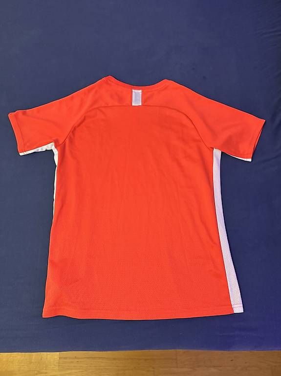 Nike Scarpe, pantaloni & magliette da ginnastica: Nike kinder trikot – Usato da Rümlang venduto da rob_92pc 1