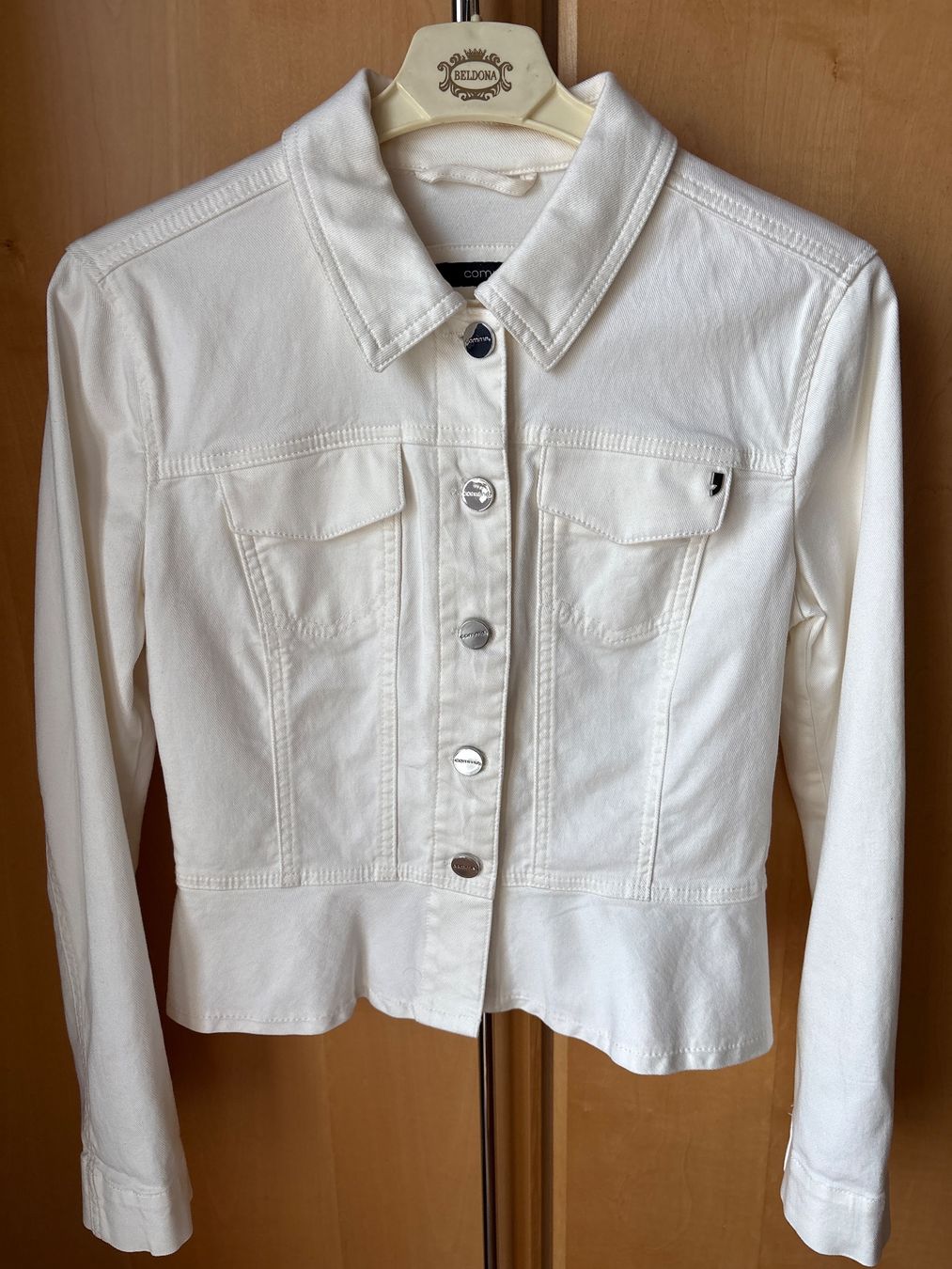 Comma Vestes: Comma Jeansjacke off-white/beige Gr. 34 – D'occasion à Richterswil par ZueriLake2