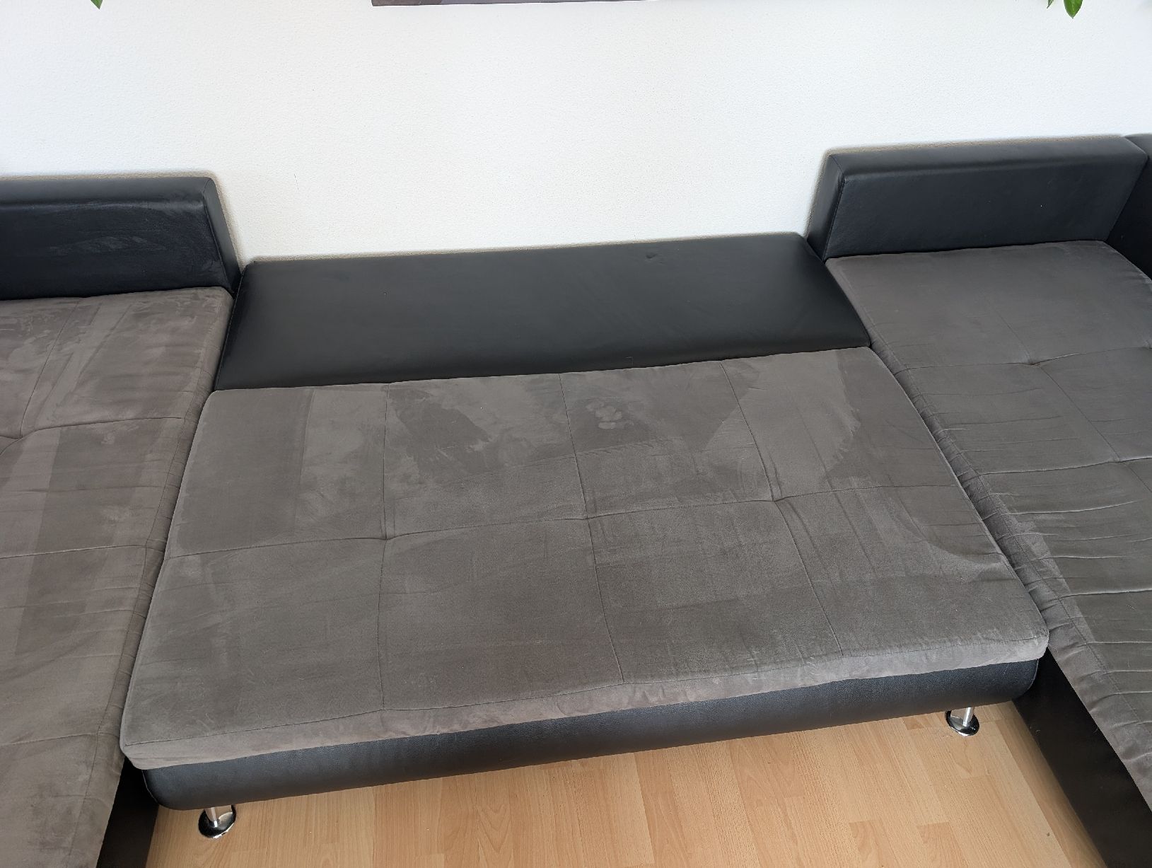 Sofas: Grosses Ecksofa mit Bettfunktion, Grau/Schwarz – Gebraucht aus Egolzwil von SharkyCH01 4