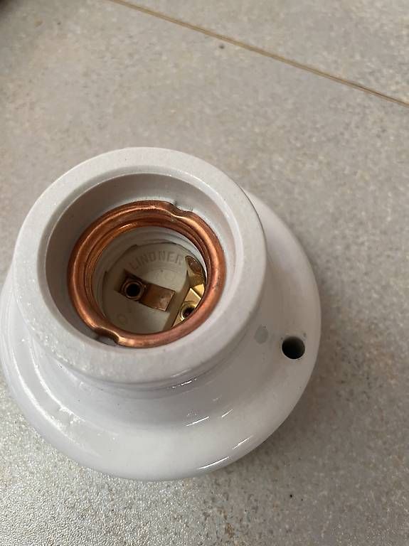 Lampade: Douille E27 droite porcelaine blanche Lindner – Usato da Essert FR venduto da jcz