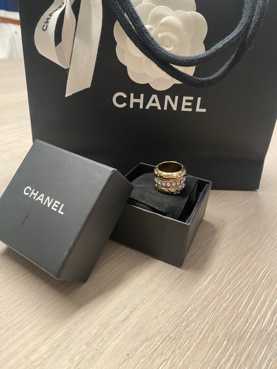 Chanel Anelli: Chanel Ring Gold mit Strass Gr. 51,52 – Usato da Minusio venduto da steffanie82