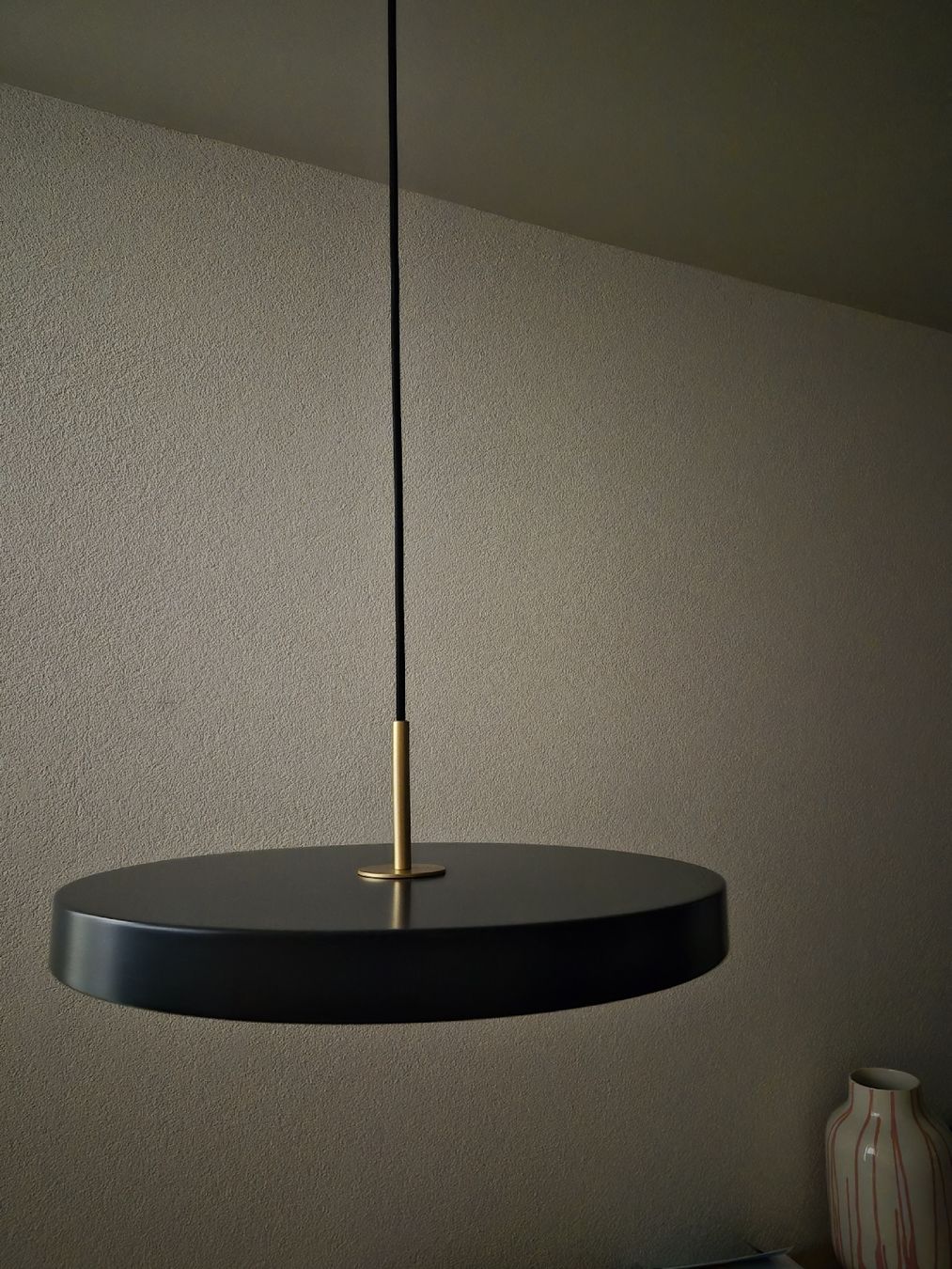 Umage Lampadari & plafoniere: UMAGE Asteria Plus Pendelleuchte – Usato da Zürich venduto da Rmb3 3