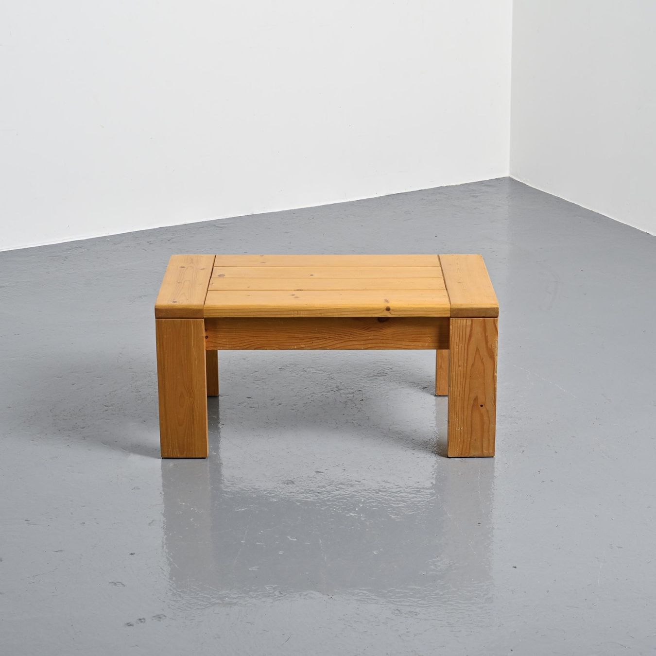 Tavoli: Table basse Les Arcs pour Charlotte PERRIAND, circa 1970 – Usato da VILLEURBANNE venduto da PATEREDELAGANDOUZE