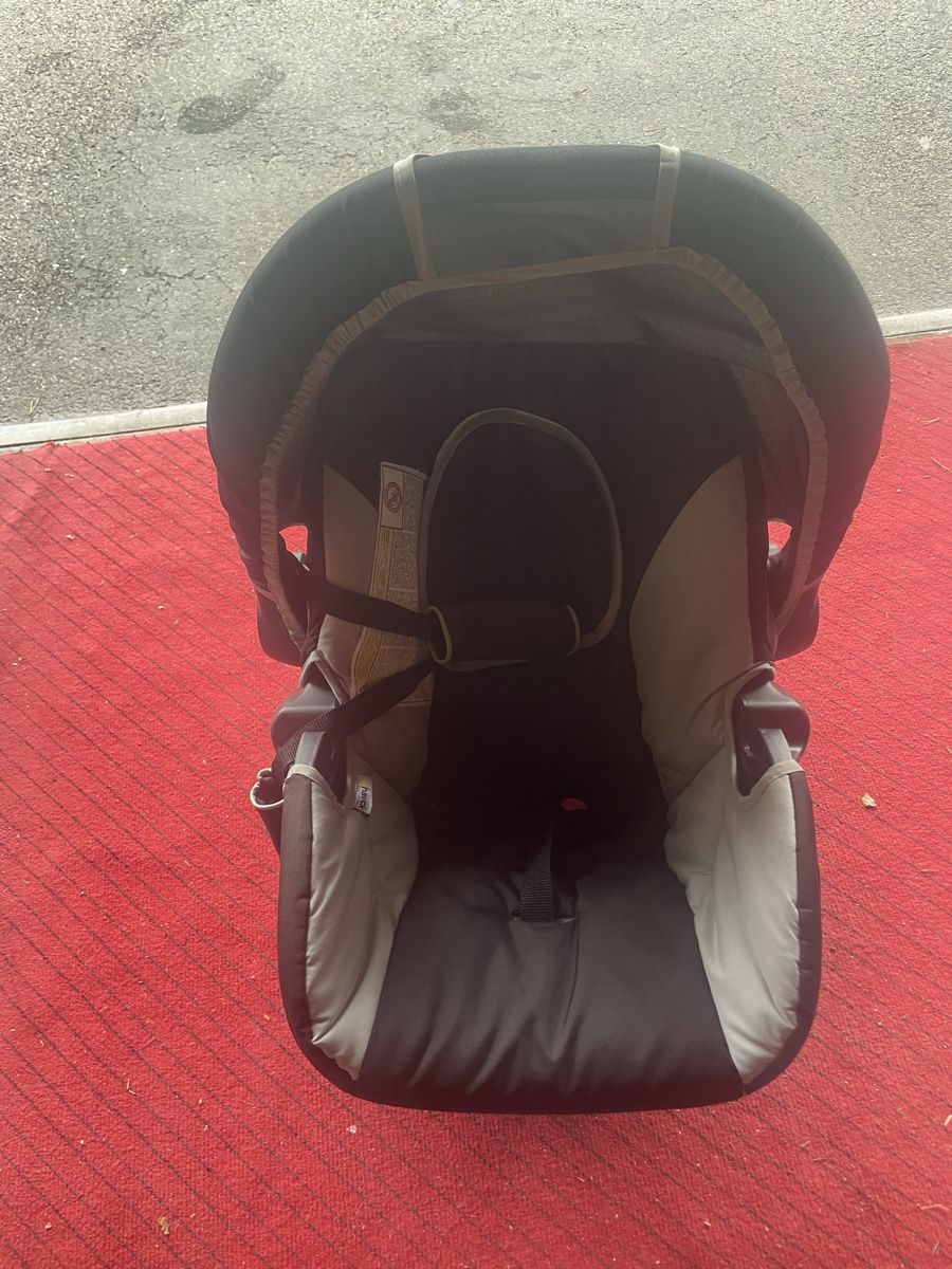 Maxi-Cosi Seggiolini per auto: Babyschale von Maxi-Cosi - Sicher durch den Winter! – Usato da Oensingen venduto da MorinaL 1