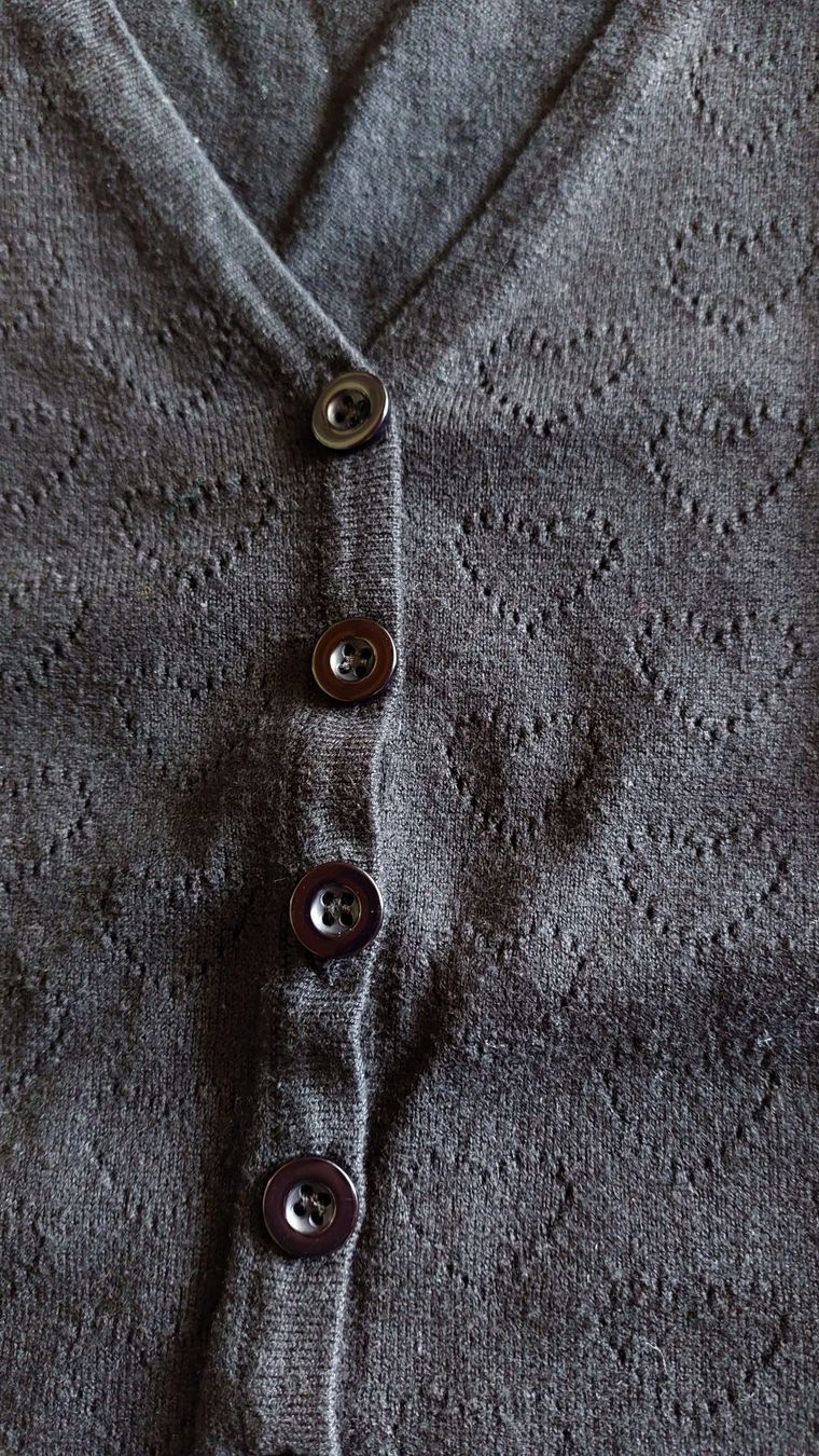 Giacche: Damen Strickjacke mit Herzen – Usato da Zollikofen venduto da Blackie 6