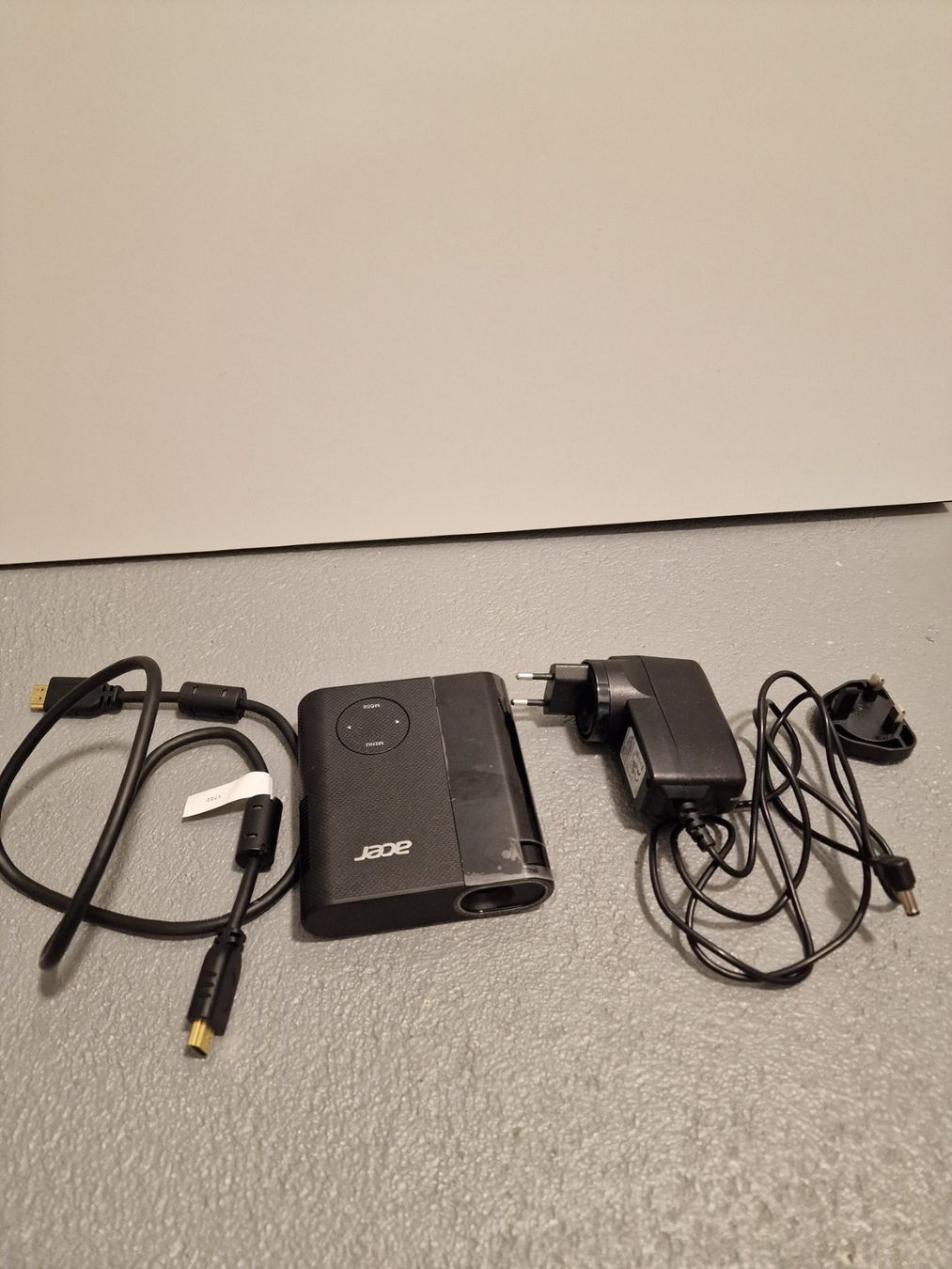 Acer Proiettori: Acer Beamer - noch mit Schutzfolie – Usato da Villmergen venduto da Markus_Selina_Store 1