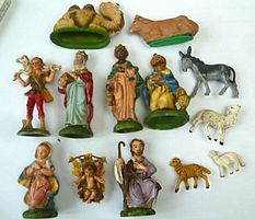Antike, grosse  Weihnachtsfiguren kompl. 13 - teilig / N 7