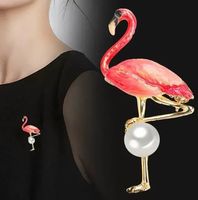 Brosche C-548 – Flamingo – Emaille & Kunstperle – 3 x 5,4 cm