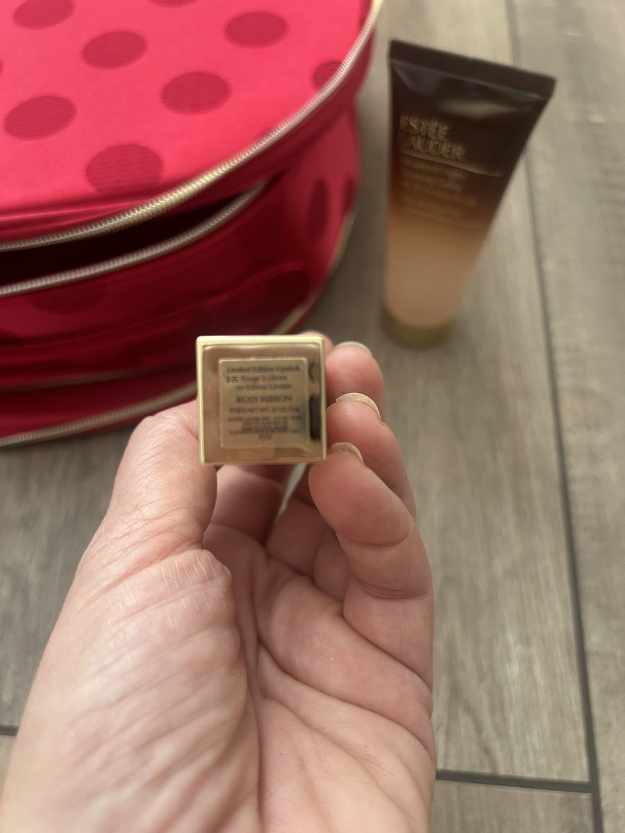 Estée Lauder Make-up: Estee Lauder Make-up Bag and Cosmetics Set – Neu und originalverpackt aus Marin-Epagnier von Kty_1907 5