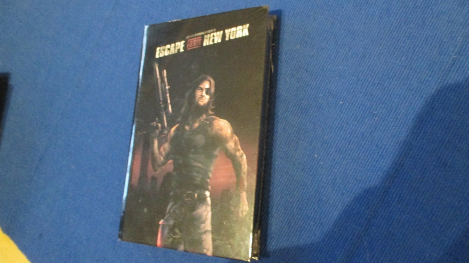 Tous les DVDs: Gr. Hardbox Escape from New Yo./RAR/DVD – Neuf avec emballage d'origine à Wattenwil par Firebird1