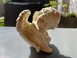 Sitzender Engel