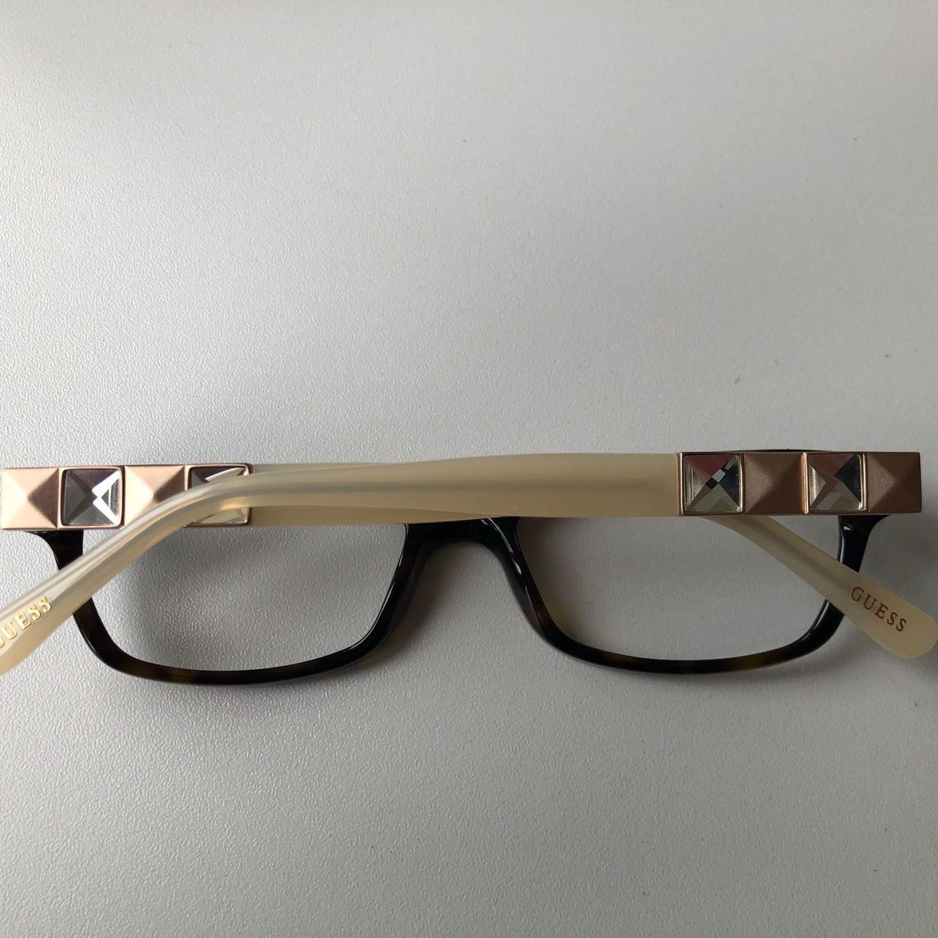Guess Brillen & Gläser: Guess Brille, Modell 2414 – Neu (gemäss Beschreibung) aus Horgen von Optimax 1