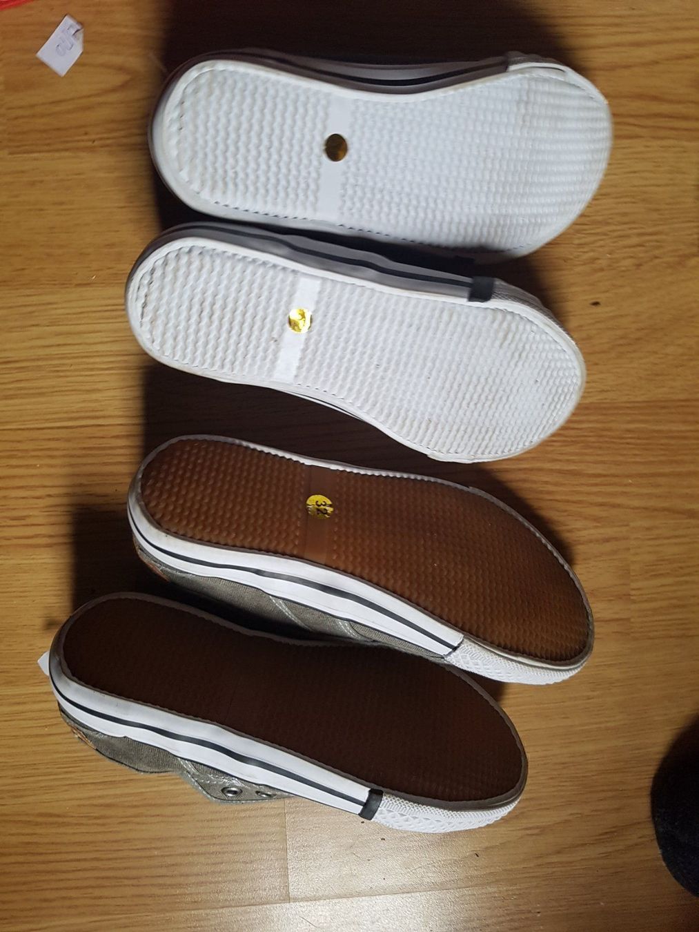 Scarpe per ragazzi: 2 Slipper gr 32 – Usato da Spiegel b. Bern venduto da Sunny0290 1