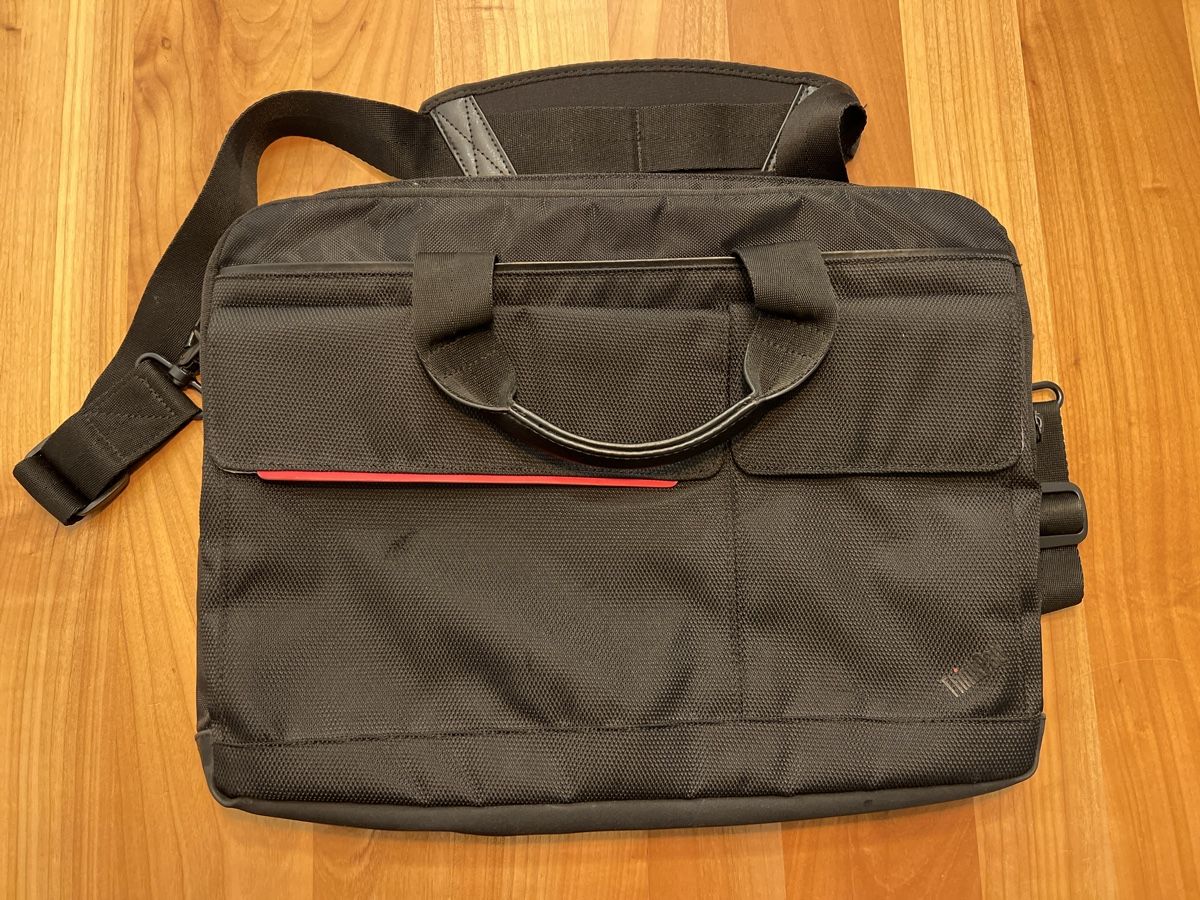 Lenovo Borse: Lenovo ThinkPad Notebooktasche 14 - 15.6 Zoll – Usato da Luzern venduto da Leuchtenstadt23