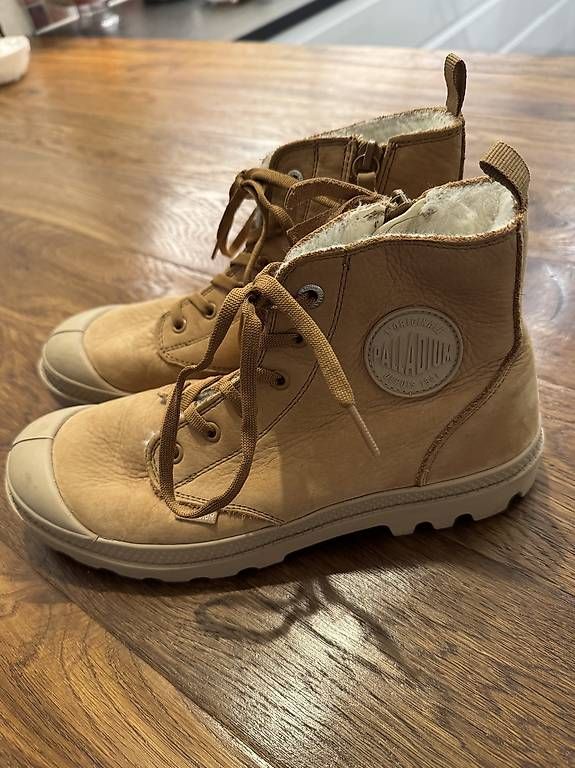 Scarpe da uomo: Chaussures Palladium - Taille 41 neuve  – Usato da Versoix venduto da Tamaze47