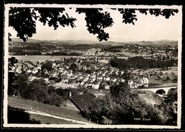 AK Uzwil, Ortsansicht mit Brücke, Häusern und Feldern