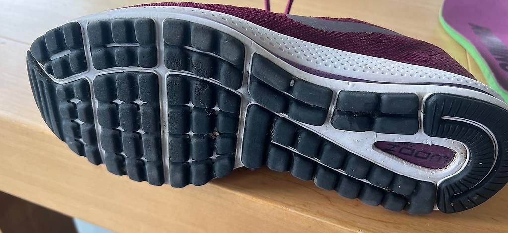 Scarpe da donna: Nike Running Schuhe gr 40.5 – Usato da Frauenkappelen venduto da ann_65rk 2