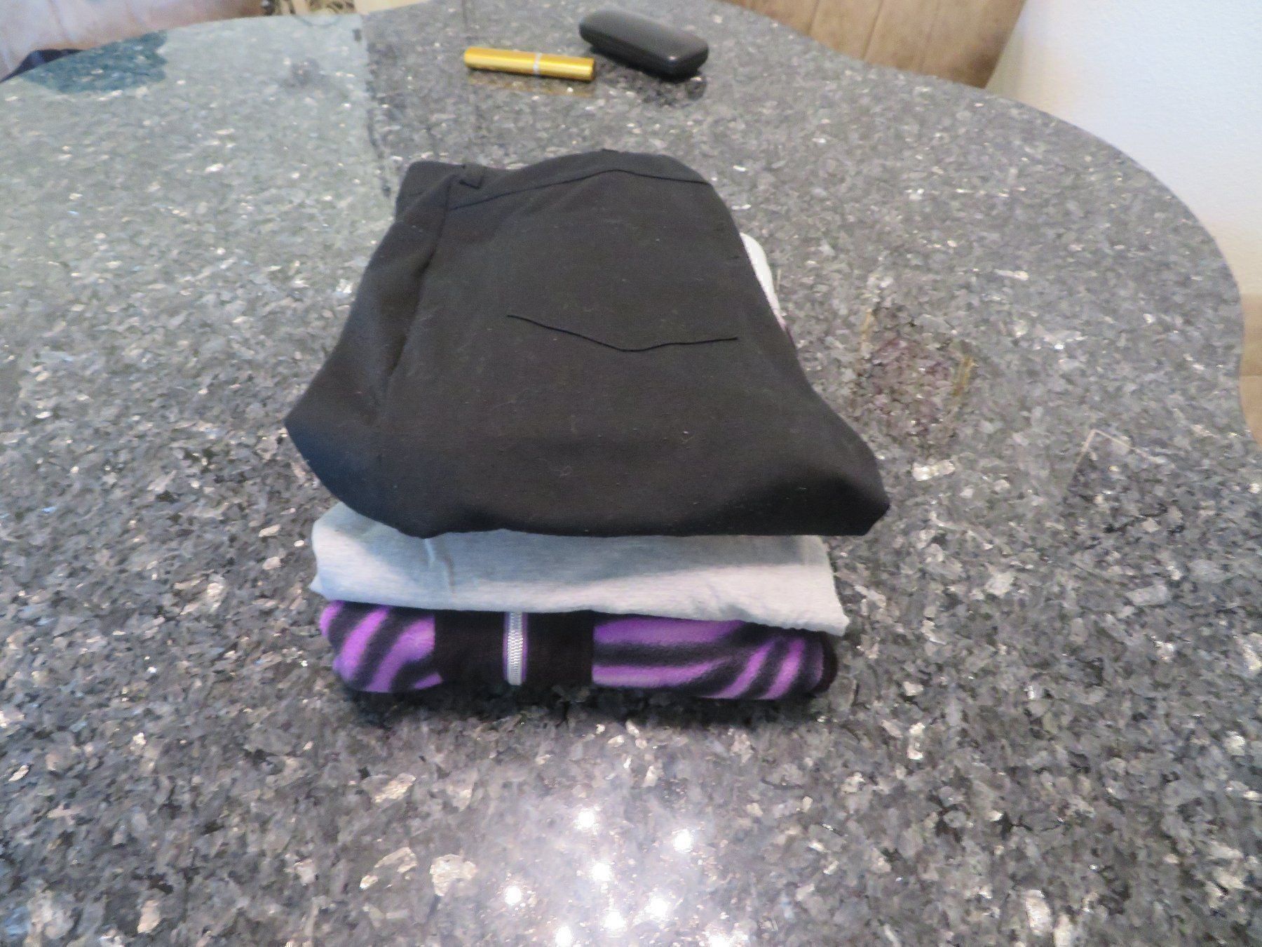Lotti di vestiti: Hosen   Weste  T-Shirt  Jacken – Usato da Rüfenacht BE venduto da tial70