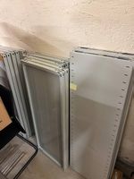 grau/blauer Schrank