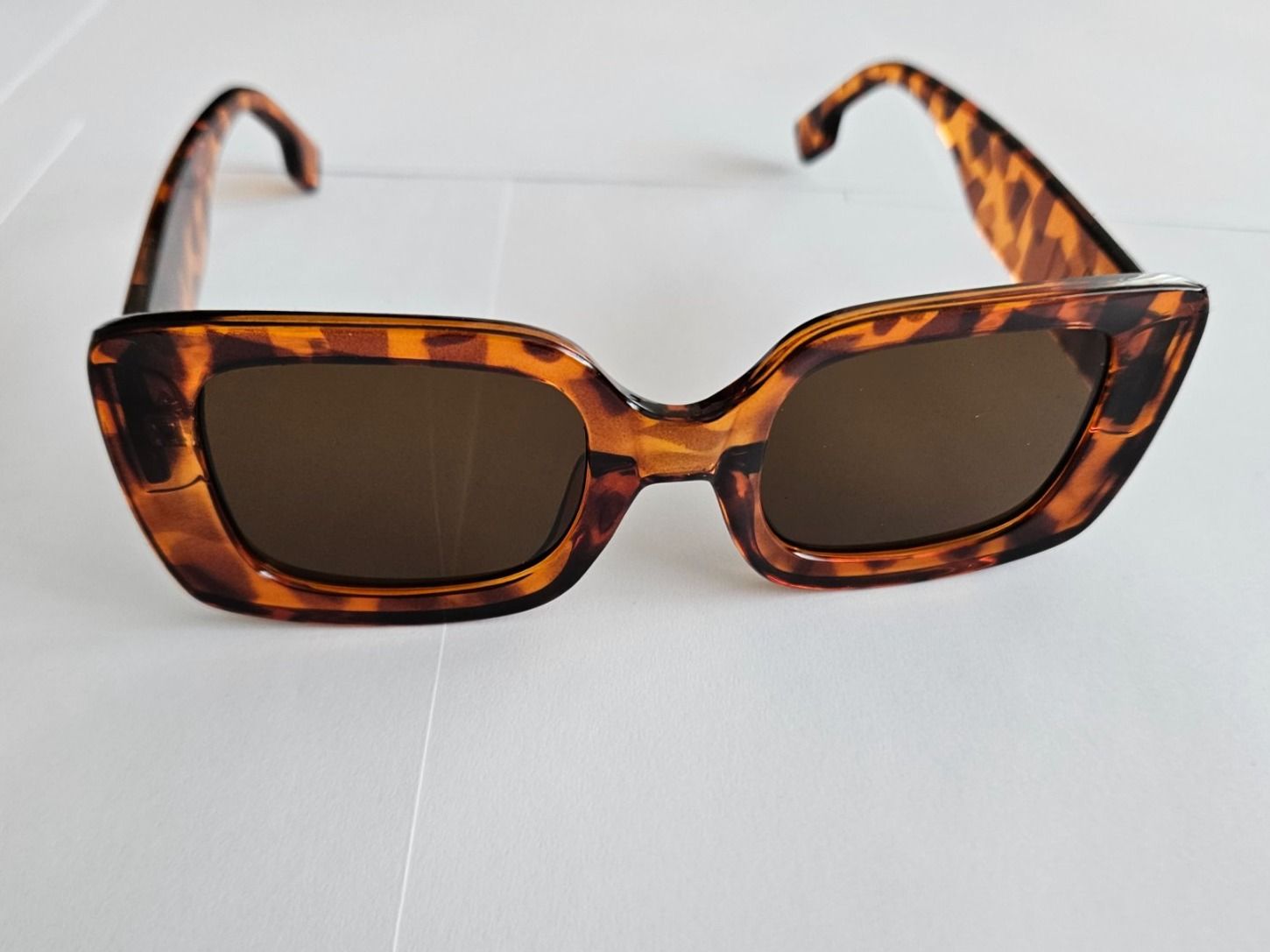 Brillen & Gläser: Elegante Damen Sonnenbrille – Neu und originalverpackt aus Kreuzlingen von RahMal