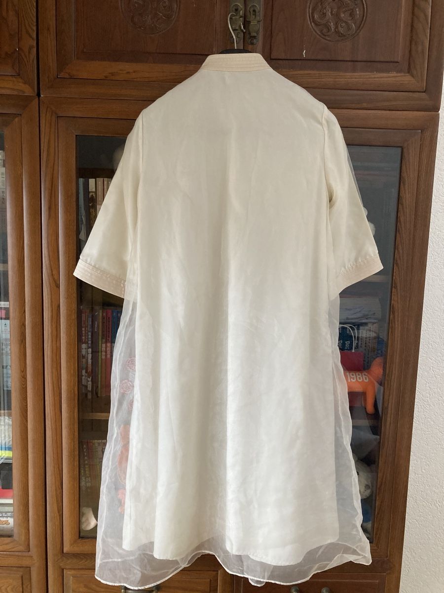 Robes: Dress – Neuf (Voir description) à Perroy par san_jxr8 2