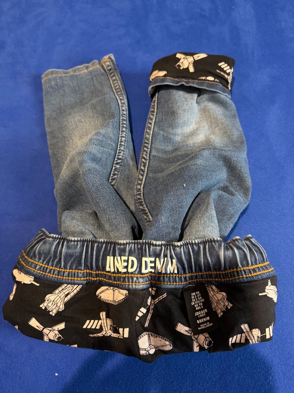 Pantaloni: Pantalon doublé, motif espace taille 98 – Usato da Genève venduto da Mag84 1