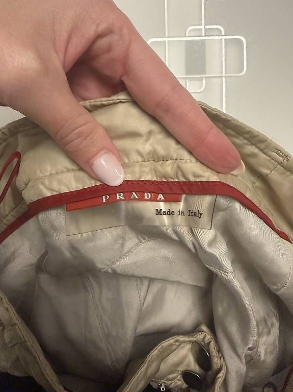 Röcke: Prada Beigefarbener Nylon-Rock – Gebraucht aus Kreuzlingen von ami_6mbf 2