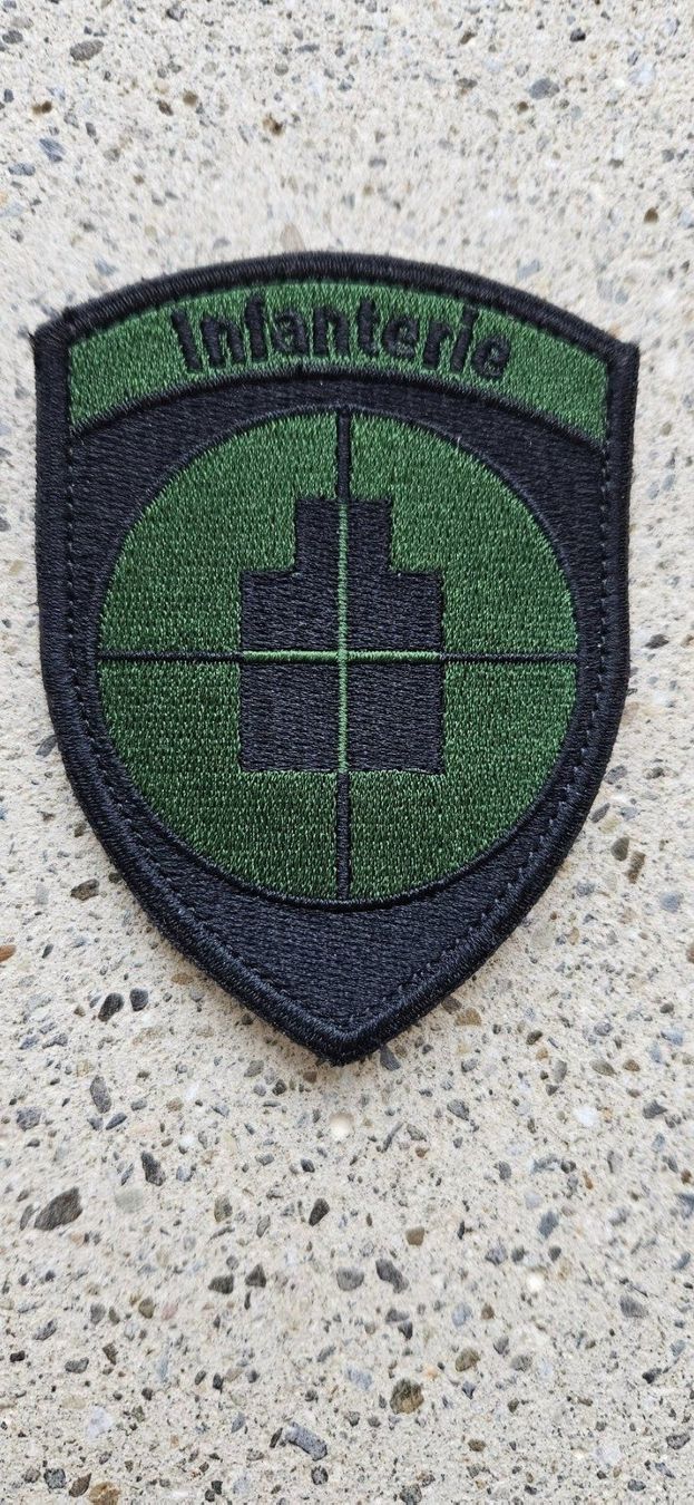 Schweizer Armee Placchette & Badge: *** Badge Infanterie mit klett  *** – Nuovo e nell'imballaggio originale da Riedholz venduto da fr_sIruP