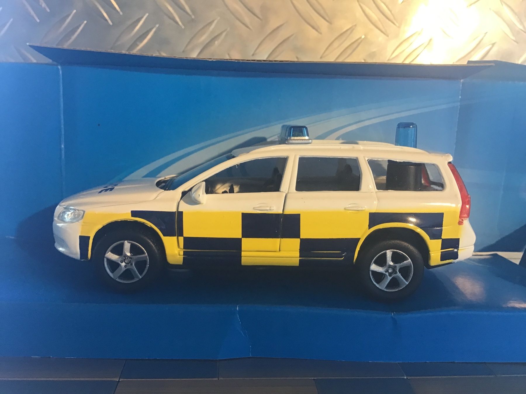 Modellini d'auto: ADVEMTURE WHEELS EMERGENCY RESPONSE 1:35 – Usato da Männedorf venduto da Spezial-Modelle
